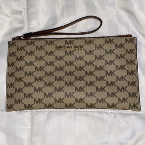Michael Kors Wristlet Wallet